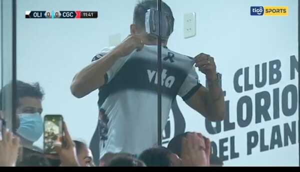 Tito Torres y su nene chutando penales (VIDEO)