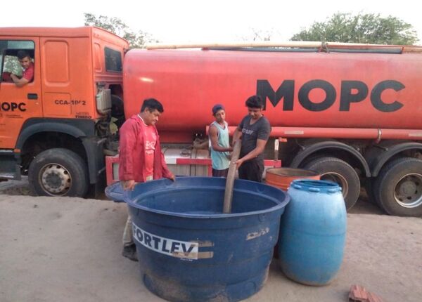 Entregan 60.000 litros de agua potable a comunidades de Presidente Hayes - .::Agencia IP::.
