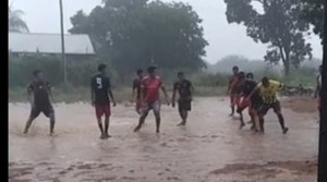 En Yalve Sanga celebraron la lluvia con un partido de fútbol