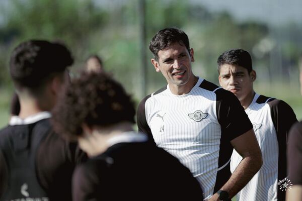 Roque Santa Cruz debuta en Libertad, que visita al 12 de Octubre de Itauguá - Libertad - ABC Color