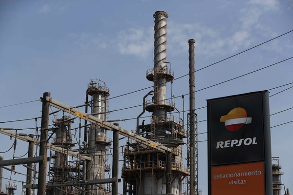 Perú autoriza el reinicio temporal de las actividades en la refinería de Repsol - MarketData