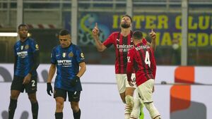 El Milan recupera el trono en el derbi y reabre la Serie A