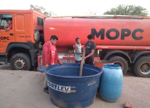 Entregan 60.000 litros de agua potable a comunidades de Presidente Hayes