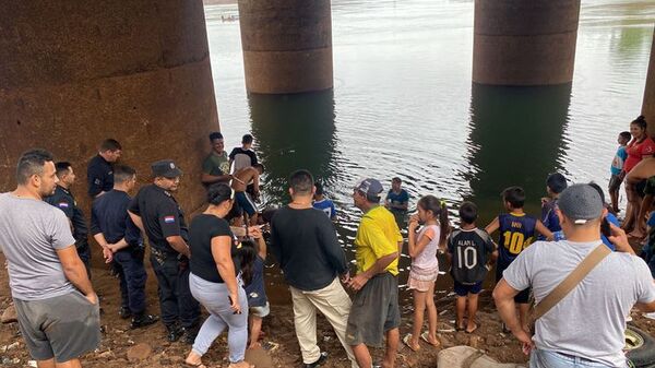Hallan en río Paraná auto robado de policía - Nacionales - ABC Color
