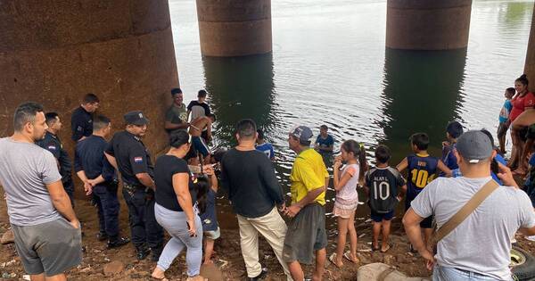 La Nación / Hallan en el río Paraná el vehículo que fue robado de un policía
