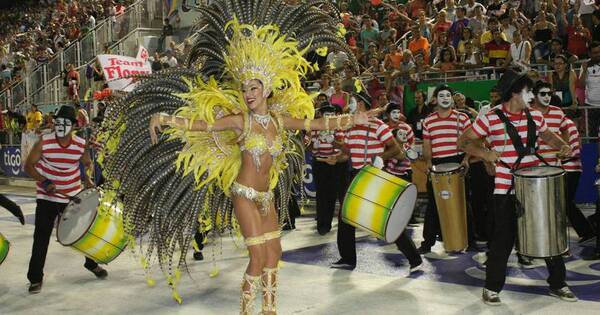 La Nación / El carnaval encarnaceno relatado por sus reinas y un historiador