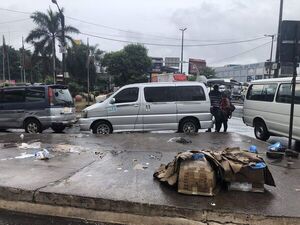 Calles sucias y sin mantenimiento en circuito comercial de CDE - ABC en el Este - ABC Color