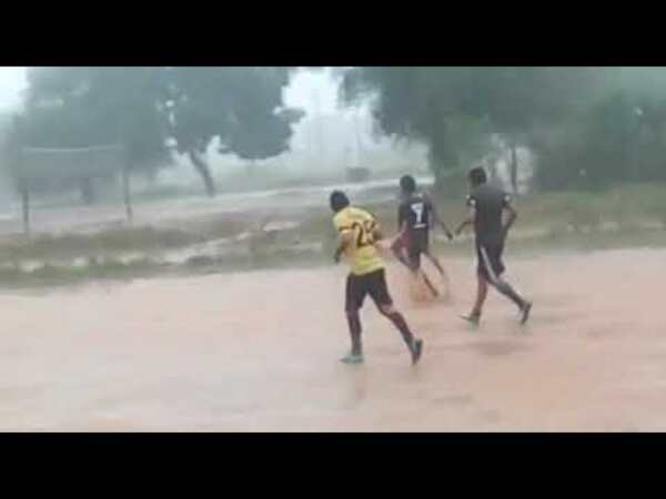 En Yalve Sanga celebraron la lluvia con un partido de fútbol