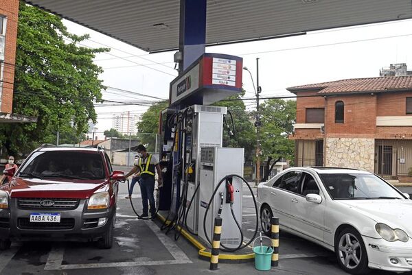 Emblemas bajan precio del diésel y se espera que esto evite más subas en la canasta básica - Nacionales - ABC Color