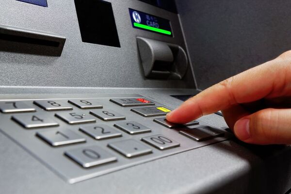 Los adultos mayores españoles plantan cara a la digitalización “deshumanizada” - Mundo - ABC Color
