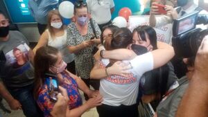 Tras 40 años, italiana se reencuentra con su familia biológica en Paraguay - Nacionales - ABC Color