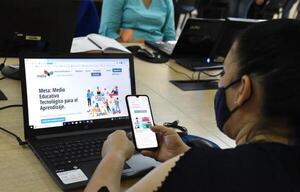 Docentes pueden postularse a becas para enseñar matemáticas