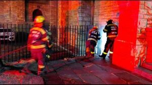Incendio en la catedral donde están las cenizas de Desmond Tutu