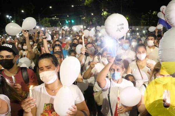 Crónica / Poli destaca "cívico comportamiento" de manifestantes frente a Mburivicha Roga