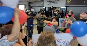 La Nación / Emotivo reencuentro: Enrica Locatelli conoce a sus hermanos tras 40 años de separación