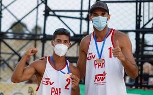 Crónica / Hicieron "vaquita" para viajar y jugarán las finales de Beach Volley