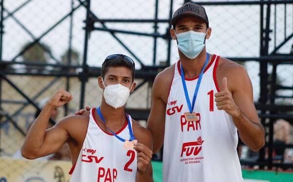 Crónica / Hicieron "vaquita" para viajar y jugarán las finales de Beach Volley