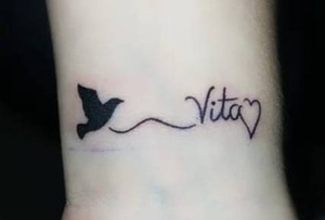 Crónica / [VIDEO] La fan que se tatuó a "Vita" en la piel