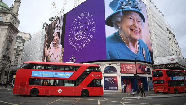 Isabel II celebra 70 años de reinado y quiere que Camila sea reina consorte