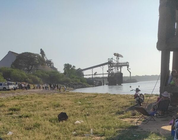 Rescatan segundo cuerpo tras hundimiento de canoa en el Río Paraguay - Nacionales - ABC Color