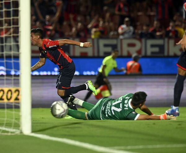 Del Ciclón fue la “V” - Fútbol - ABC Color