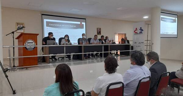 La Nación / “Paraguay quedó atrás por no hacer ajuste impositivo”