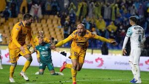 Carlos González decide apurado triunfo de Tigres