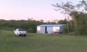 Alemán se atrincheró en una vivienda tras herir a policías en R.I. 3 Corrales – Prensa 5