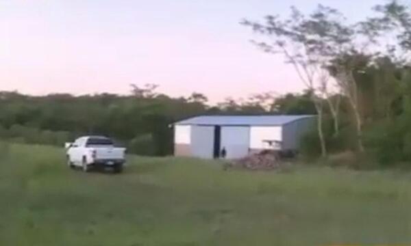 Alemán se atrincheró en una vivienda tras herir a policías en R.I. 3 Corrales – Prensa 5