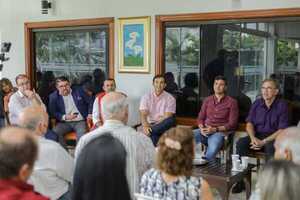 Santiago Peña mantuvo reunión con empresarios de Coronel Oviedo - El Observador