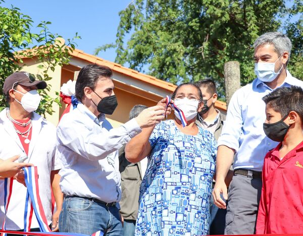 Presidente entrega 59 casas que se suman a las más de 6.000 viviendas concluidas en Central - .::Agencia IP::.