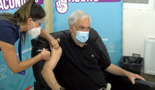Piñera recibe cuarta dosis de vacuna contra el coronavirus para iniciar proceso masivo - .::Agencia IP::.