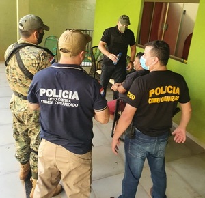 Caso San Bernardino: detienen a tres civiles y un suboficial