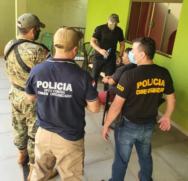 Caso San Bernardino: detienen a tres civiles y un suboficial