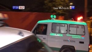 ¡Si no fuese por el casco! Aparatoso accidente en San Lorenzo | Noticias Paraguay