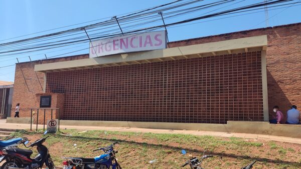 Un grupo de personas atropelló la sala de urgencias del Hospital Regional