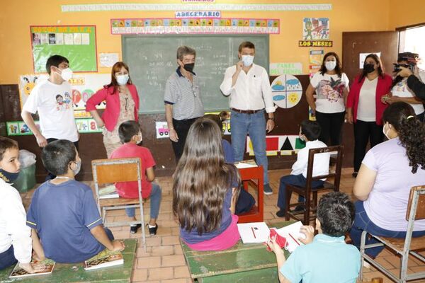 Unos 7.000 docentes no vacunados deberán presentar test covid cada 15 días - El Observador