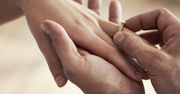 La Nación / Operativo amor: bombero pidió matrimonio a su novia y compañera de cuartel
