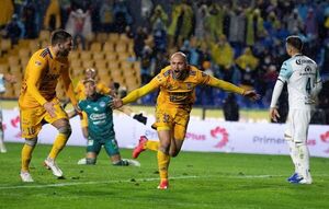 Victoria de Tigres con gol paraguayo