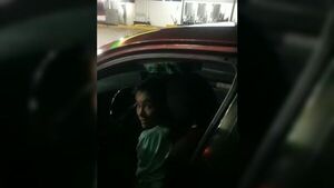 Pilló a mujer que entró a un auto a robar mientras un hombre dormía y le grabó