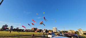 Atractivas pandorgas en la costanera de Encarnación