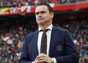 Crónica / Overmars, rajado de su cargo en el Ajax por "calentón"