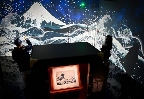 Subasta inédita de obras NFT ofrecerá desde un Hokusai a una catedral en Marte
