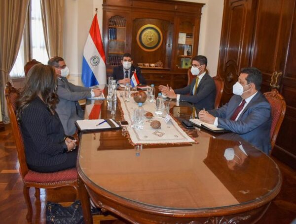 Velázquez se reunió con autoridades de control de instituciones financieras - El Trueno