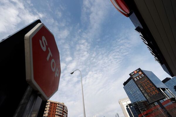 Precios del petróleo trepan a casi US$ 100 el barril - Mundo - ABC Color
