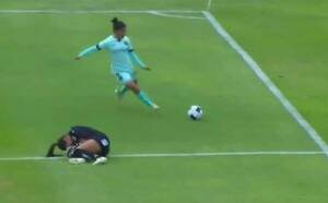 Crónica / ¡Indignación! Se aprovechó que la rival se lesionó para meter un gol