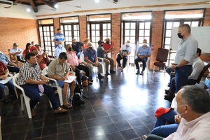 Autoridades del MAG, participaron de un encuentro con yerbateros en Itapúa.