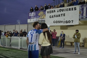 Jugador se rompe un diente antes de recibir pedido de matrimonio