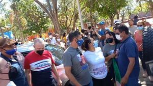 Enrica Locatelli recorre las calles de Pilar en compañía de su hermano y sobrinas - Nacionales - ABC Color
