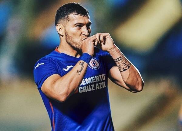 Crónica / Escobar renovará otros tres años más su contrato con Cruz Azul